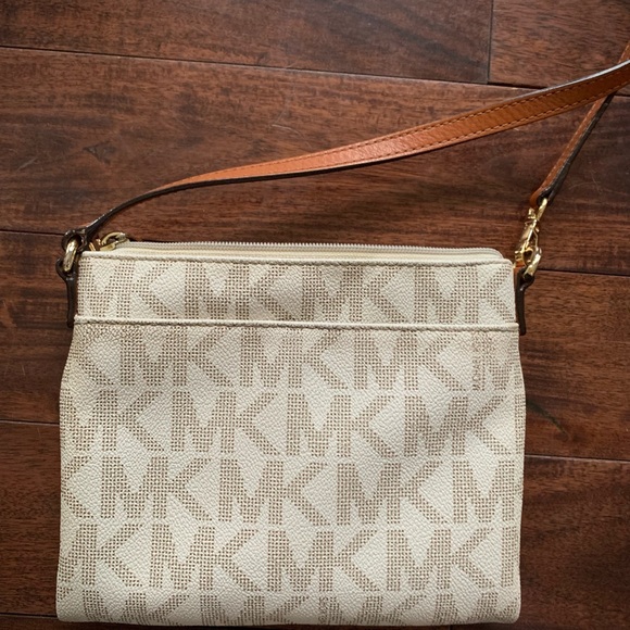 MK Cream Leather Crossbody Bag - Picture 5 of 8